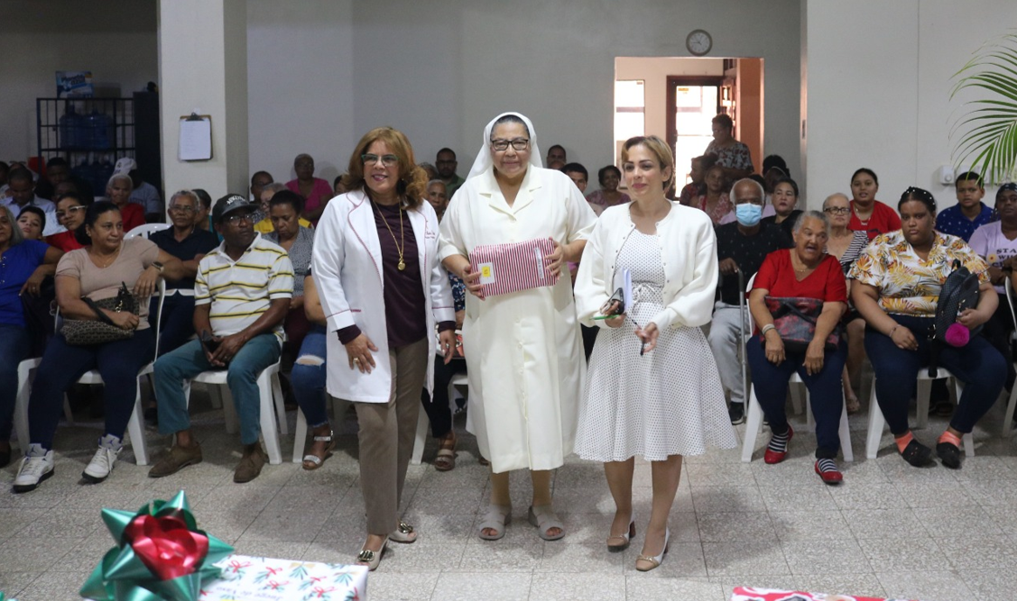 Pacientes de salud mental celebran fiesta navideña en el Dispensario Nuestra Señora de Lourdes